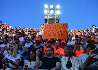 Sinner, "Si na' pret" e Kyrgios in lacrime: cori e cartelloni al Foro Italico Sinner, "Si na' pret" e Kyrgios in lacrime: cori e cartelloni al Foro Italico
