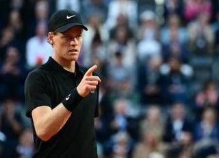 Sinner e il completo nero agli Internazionali: "Mi piacciono i colori scuri" Sinner e il completo nero agli Internazionali: "Mi piacciono i colori scuri"