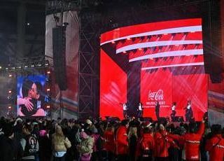 Milano-Cortina, parte il viaggio della Fiamma Olimpica, Coca-cola accende Roma tra sport e musica