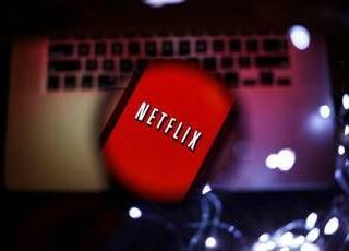 Netflix, l'acquisto di Warner Bros scuote il cinema Usa: timore di tagli a posti e sale