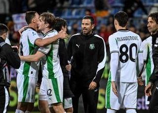 Fiorentina, crisi senza fine: il Sassuolo vince 3-1 a Reggio Emilia