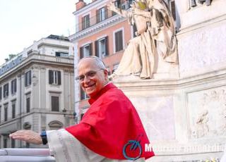 Papa Leone a piazza di Spagna per l’omaggio all’Immacolata: "Si aprano porte di pace"