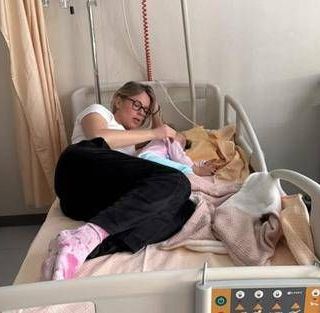 Federica Pellegrini in ospedale con la figlia: "Ha avuto convulsioni febbrili"