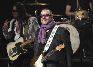 Morto Raul Malo, voce dei Mavericks e icona del country latino