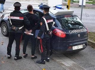 Cronaca dal nord ovest. Truffa dello specchietto sventata: grazie ai carabinieri e agli asiglianesi