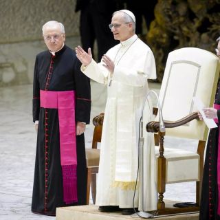 Papa “Tacciano le armi, Chiesa non si stancherà di ripeterlo”