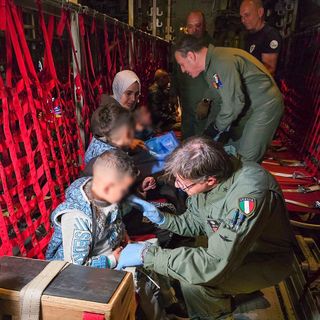 Bimbi palestinesi bisognosi di cure in Italia con due voli speciali della Difesa