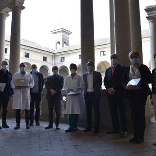 Donati alla pediatria dell'Ospedale Maggiore 17 tablet e 17 pc portatili