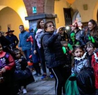 'Mostro raduno di Halloween' a Novara