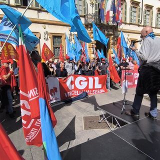 Protesta a Novara: solidarietà e rivendicazioni per i lavoratori   FOTO e VIDEO