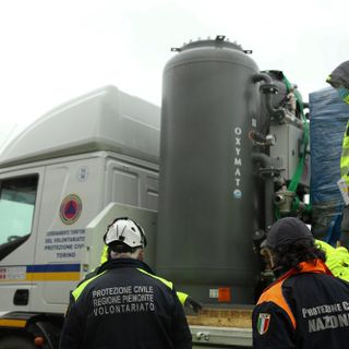 Il team della Maxiemergenza del Piemonte pronto a partire per l'India: ultimi preparativi all'aeroporto di Torino