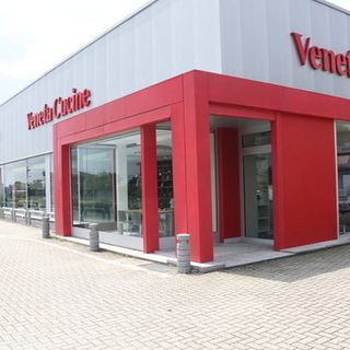 Annuncio di lavoro, si cercano montatore mobili e arredatore
