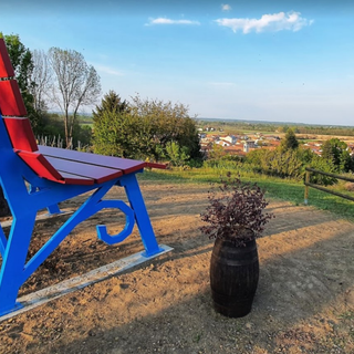 Barengo festeggia i 4 anni della panchina gigante