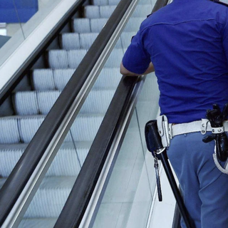 Evaso dal carcere di Novara, arrestato mentre canta e balla davanti alla Stazione Centrale di Milano