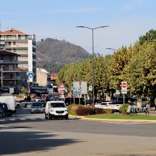 Arona, regole per la notte di San Silvestro: niente asporto di bevande in bottiglie o lattine