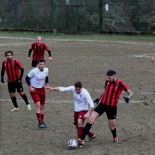 Un momento di Varzese-Omegna e nel riquadro Mauro Piemontesi