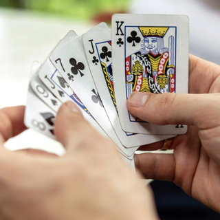 A Lesa un “Pomeriggio di Burraco” per sostenere la Casa del Fiore