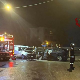 Incidente stradale a Borgomanero: quattro persone coinvolte, un ferito