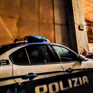 Fermato all’alba a Novara: rifiuta l’alcoltest e guida con patente sospesa