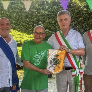 Nella foto da sinistra:  il consigliere provinciale Davide Molinari,  il capogruppo degli Alpini di Trecate, Piero Carletti, Agostino Antonini sindaco di Sozzago e Raffalele Sacco sindaco di Trecate
