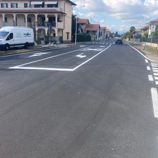 Nuova segnaletica stradale in Via Magistrini a Momo