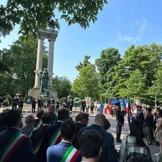 Celebrazione del 77º Anniversario della Repubblica Italiana al Monumento ai Caduti