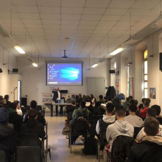 Incontro sull'auto del futuro all'ITI OMAR di Novara