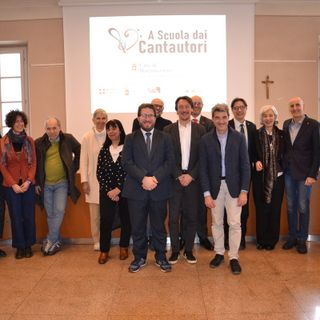 Novara: presentato il progetto 'A scuola dai cantautori' con oltre 600 studenti coinvolti
