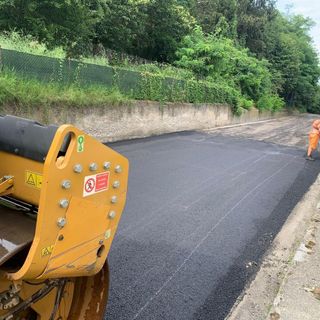 Varallo Pombia: completate le operazioni di asfaltatura nel centro paese