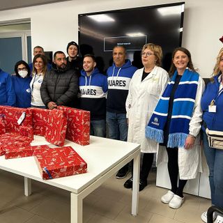 Il gesto di solidarietà dei tifosi del Novara Calcio: doni per i piccoli ricoverati in Pediatria