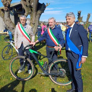 Inaugurata la nuova pista ciclopédonale tra Oleggio e Mezzomerico