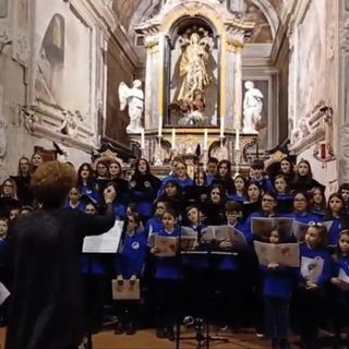 Emozionante concerto del coro “Don Gambino” per ricordare Papa Francesco