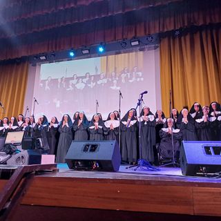 Successo a Borgomanero per il concerto-spettacolo “Pop Coro – 10 anni di infinite emozioni”