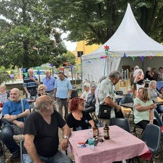 Estate Insieme: musica, balli e socialità per gli anziani grazie al bando del Comune fino a 40.000 euro