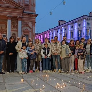 Borgomanero partecipa al Baby Loss Awareness Day: il municipio si illumina di rosa e azzurro