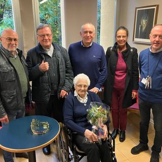 Festa speciale per i cent’anni di nonna Mary