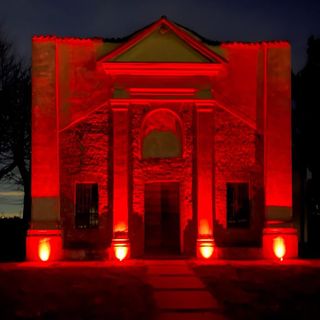 Garbagna Novarese illumina di rosso l’oratorio contro la violenza sulle donne