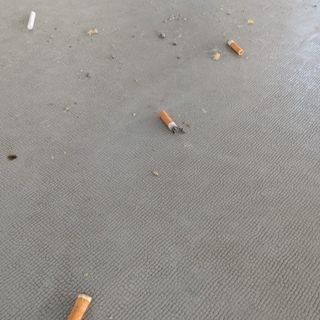 Suno, vandalismi in palestra: danni alla struttura e rischio incendio