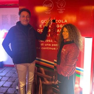 Fiamma Olimpica: la Tedofora locale Corinna Pogliana illumina la città