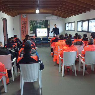 Volontari Aib, al via la formazione sulle macchine movimento terra