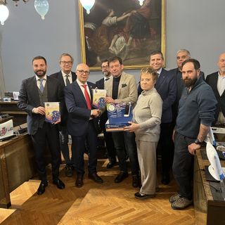 Riciclare smartphone per piantare nuovi alberi