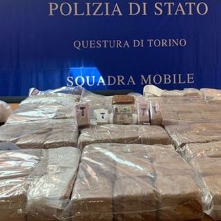 Dal Nord Ovest. Trasporta 84 kg di hashish nel vano del furgone: Squadra Mobile arresta trafficante di droga [VIDEO]