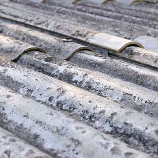 Assegnati due milioni per la bonifica dell'amianto negli edifici pubblici