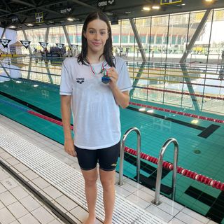 Libertas nuoto Novara, pioggia di titoli e medaglie ai regionali estivi di categoria
