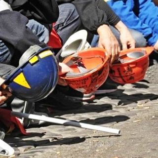 Cinquant’anni dopo “La classe operaia va in paradiso” e’ sciopero nella fabbrica di ascensori di Novara