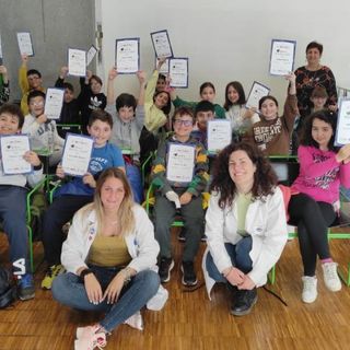 Chimicamica 2024: scoperte scientifiche e divertimento per i giovani scienziati di Novara