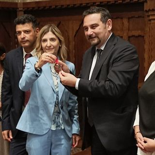 Il Sindaco Alessandro Canelli riceve le chiavi di un immobile confiscato