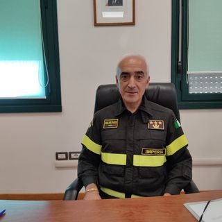 Il comandante provinciale dei Vigili del Fuoco saluta cittadini e collaboratori