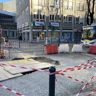 Corso Garibaldi parzialmente chiuso al traffico dopo il cedimento