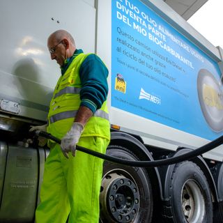 Dalla cucina al motore: con Hera gli oli alimentari esausti diventano biocarburante